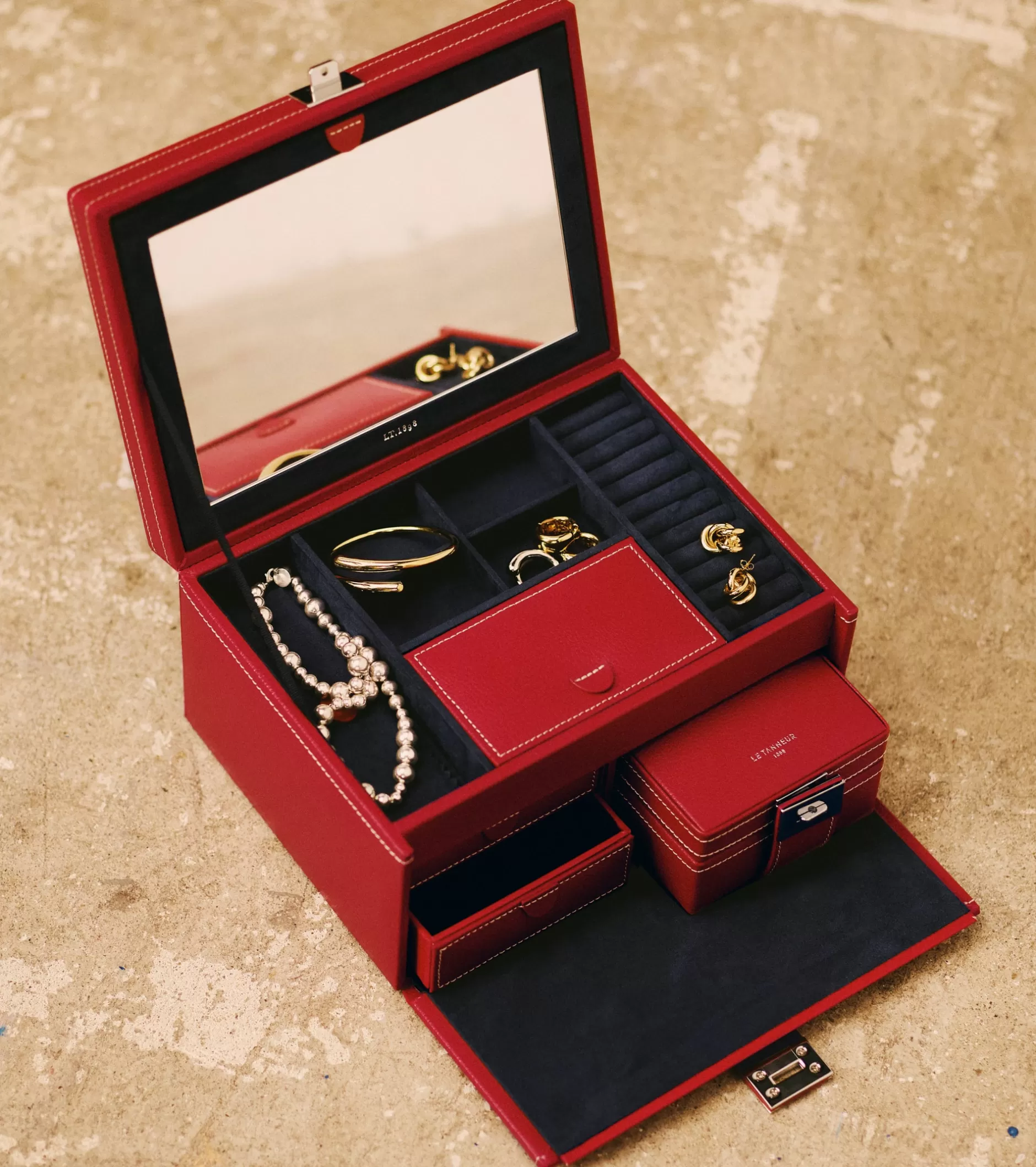 Femme Le Tanneur Grande boite à bijoux en cuir - Garnet red