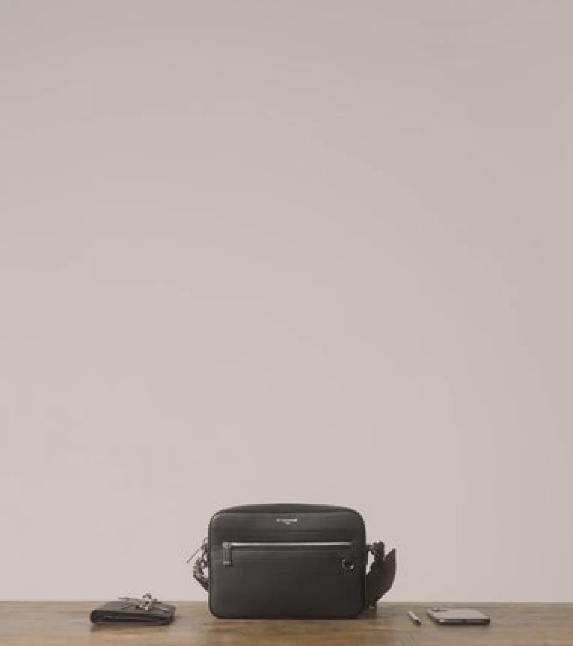 Homme Le Tanneur Petit sac bandoulière Emile en cuir signature T - BLEU ARGILE