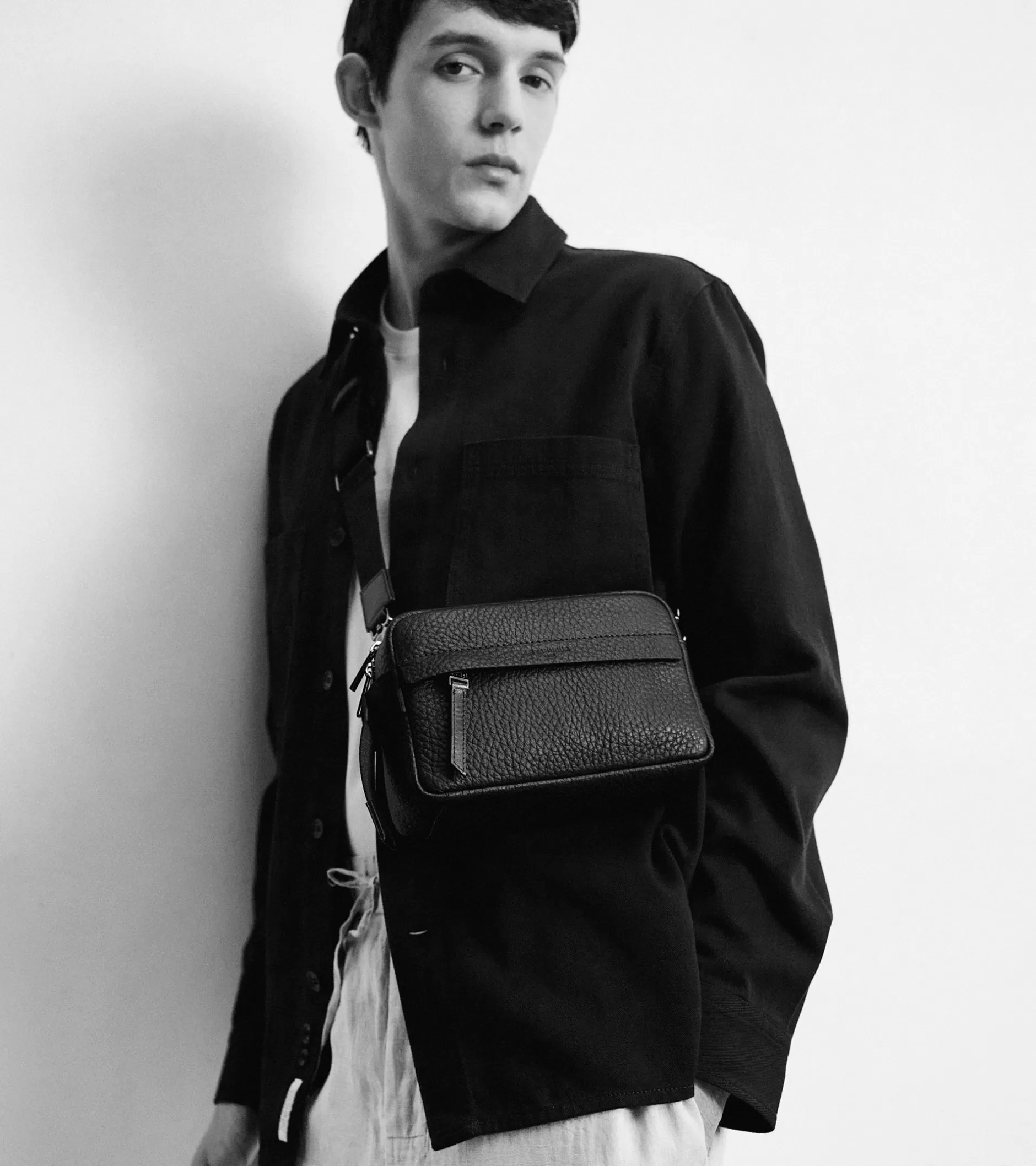 Homme Le Tanneur Petit sac bandoulière Noah en cuir grain buffle et cuir lisse - GREGE 1