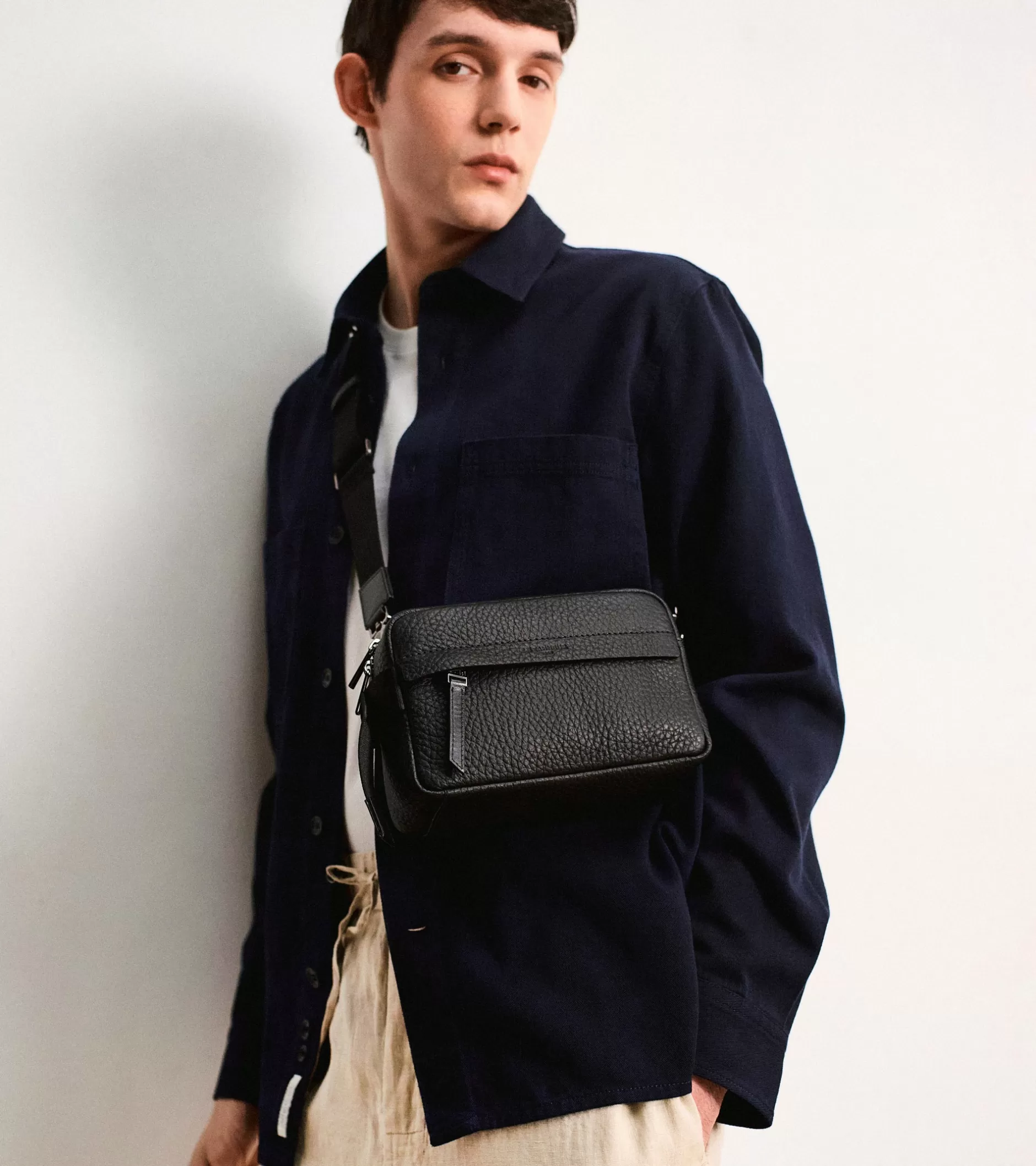 Homme Le Tanneur Petit sac bandoulière Noah en cuir grain buffle et cuir lisse - 1