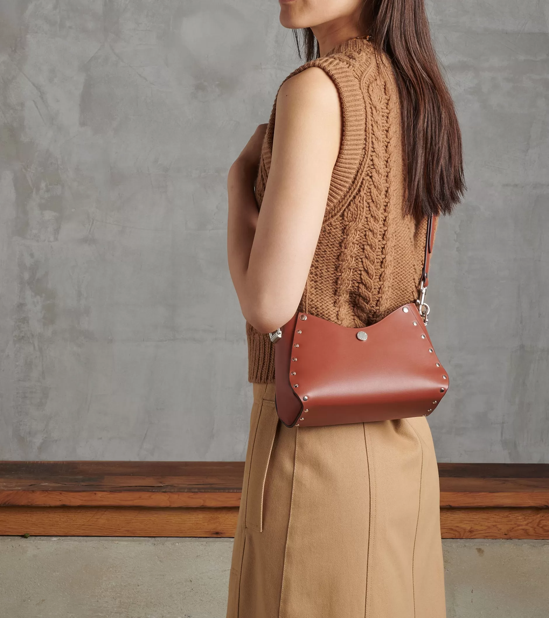 Femme Le Tanneur Petit sac bandoulière Sans Couture en cuir lisse - Mahogany Brown