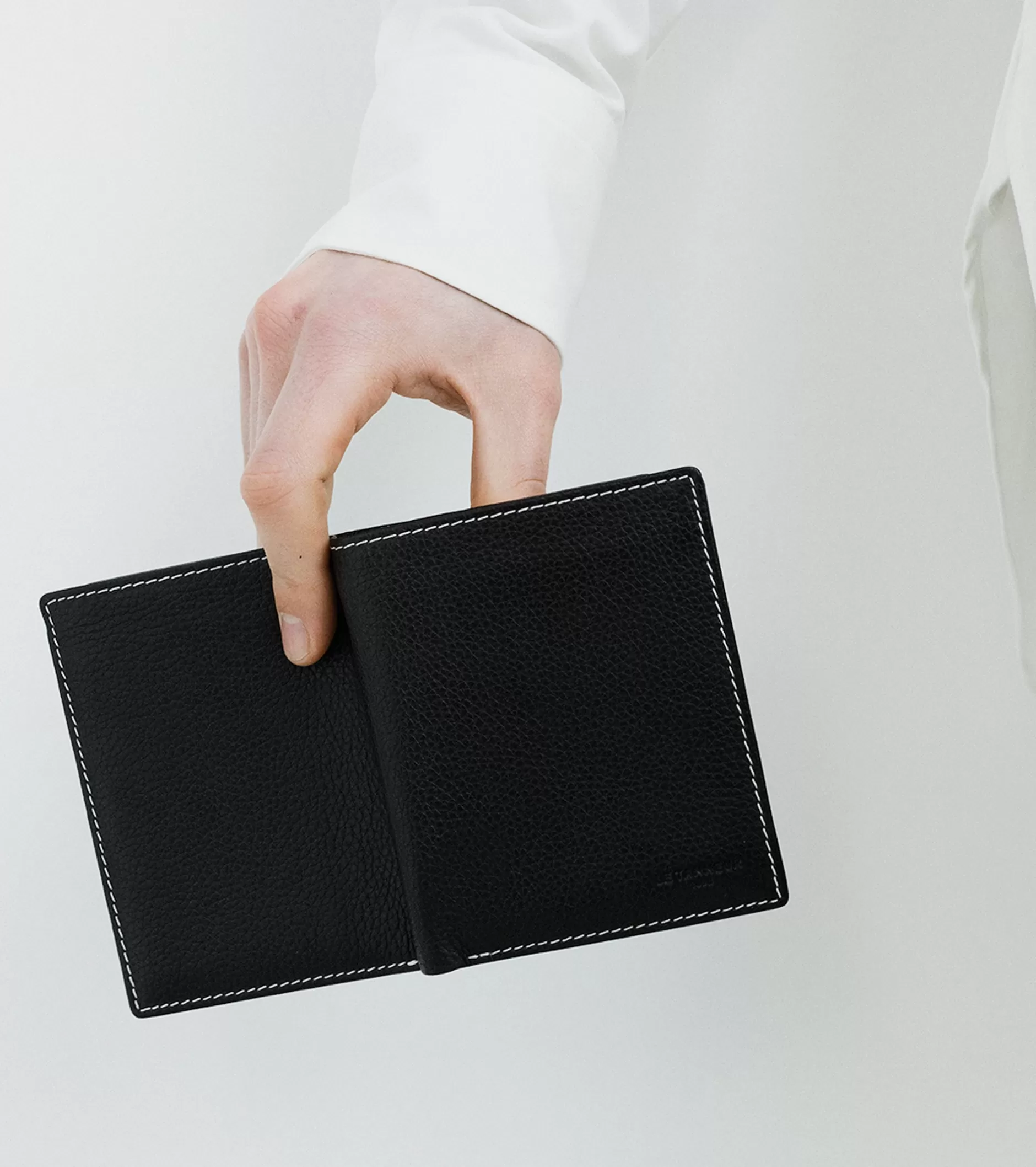 Homme Le Tanneur Porte cartes moyen modèle Charles en cuir grainé - Black
