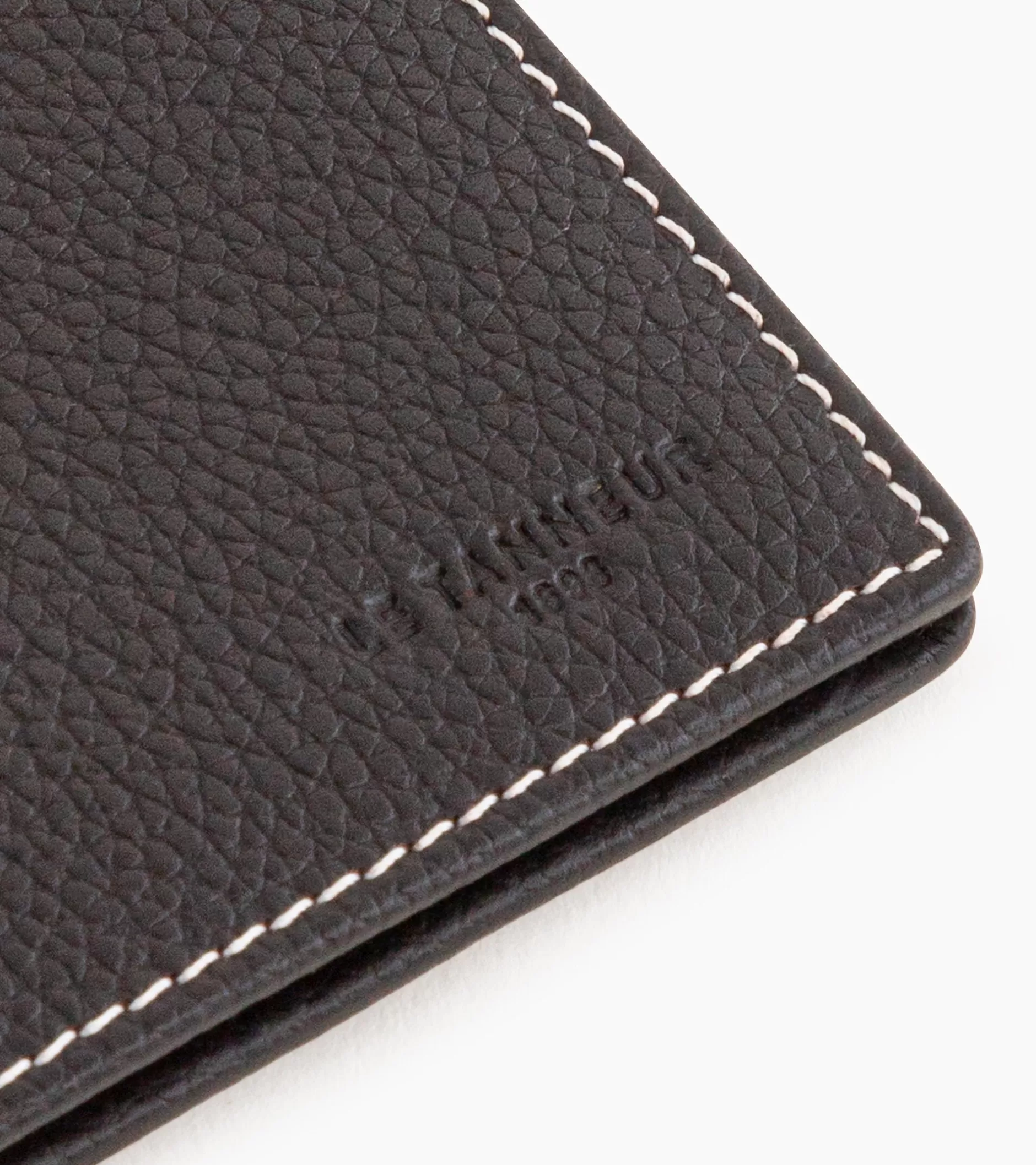 Homme Le Tanneur Porte cartes moyen modèle Charles en cuir grainé - Brown Coffee Chalk White