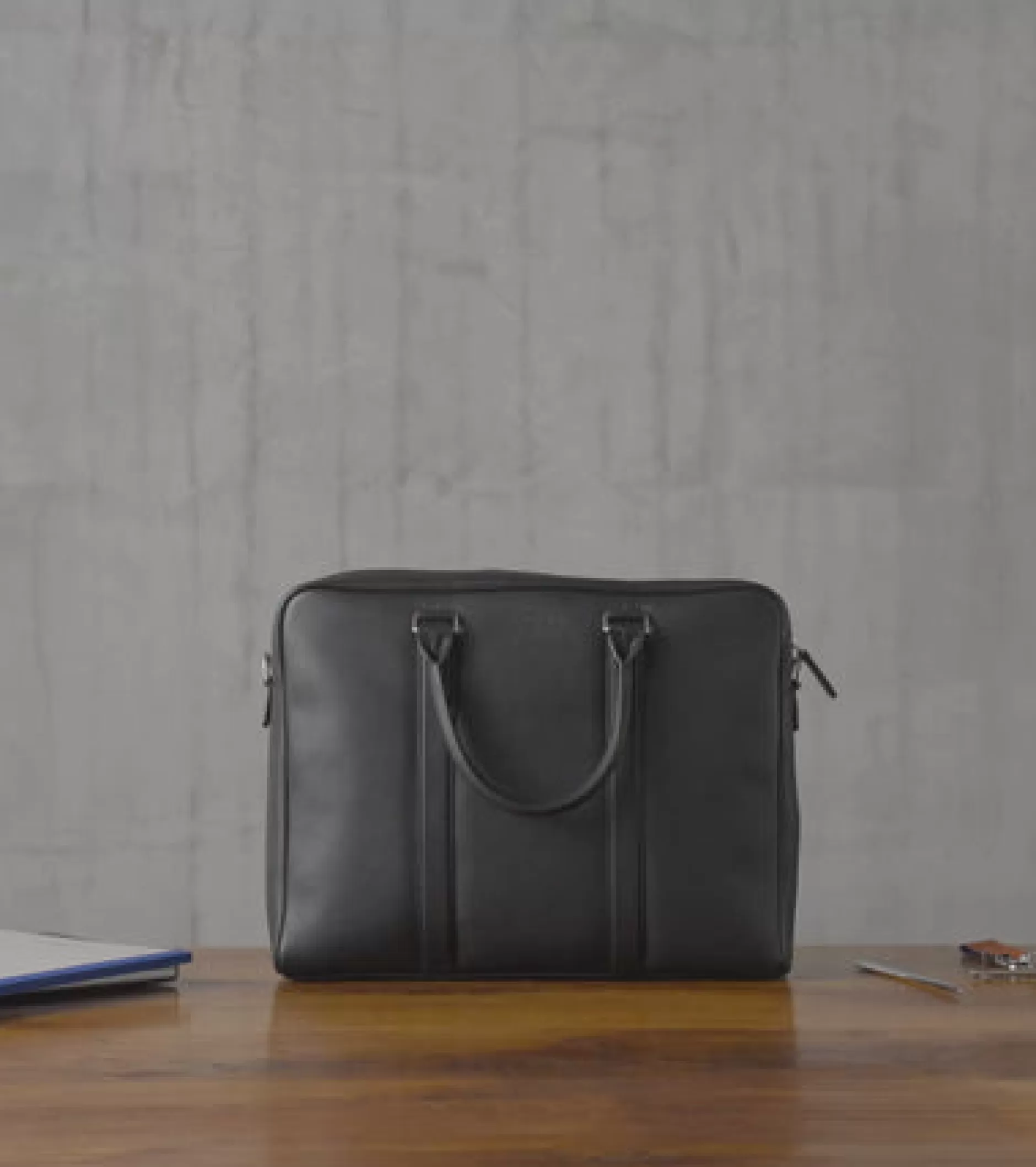 Femme Le Tanneur Porte documents slim 14" Charles en cuir grainé - Coffee Brown