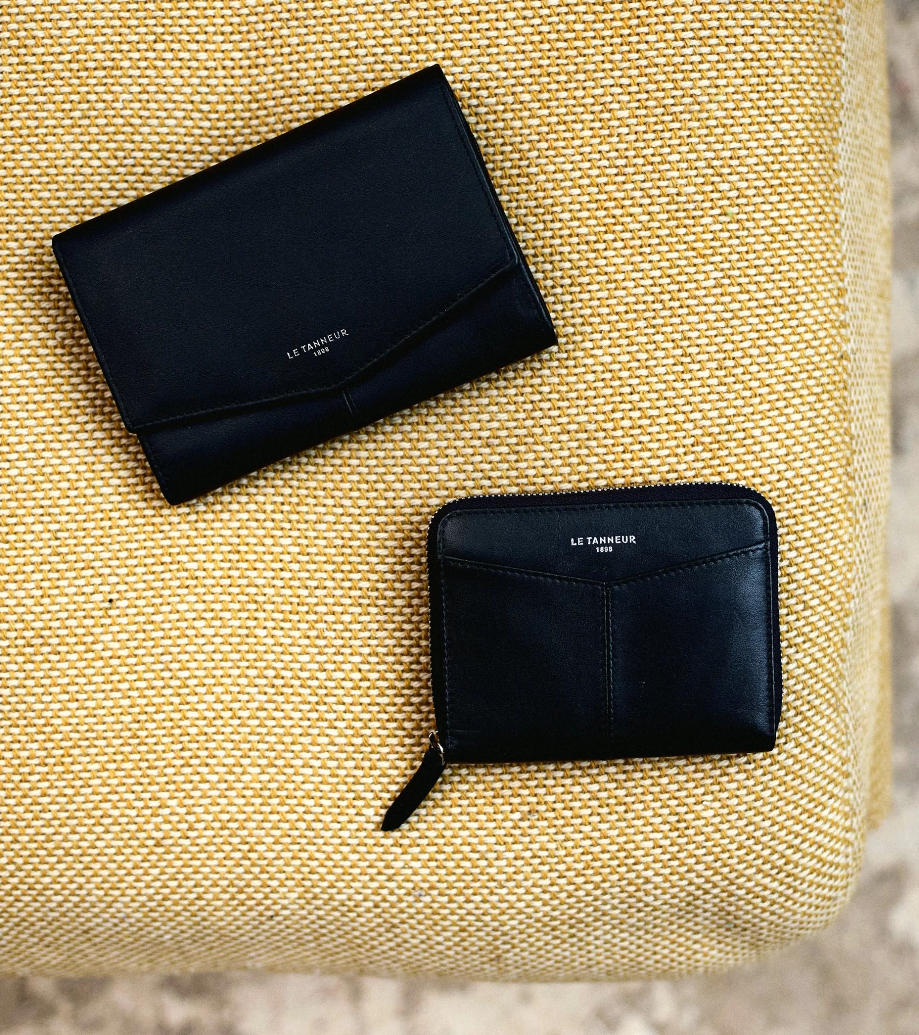 Femme Le Tanneur Porte monnaie zippé avec porte cartes amovible Charlotte en cuir lisse - Black
