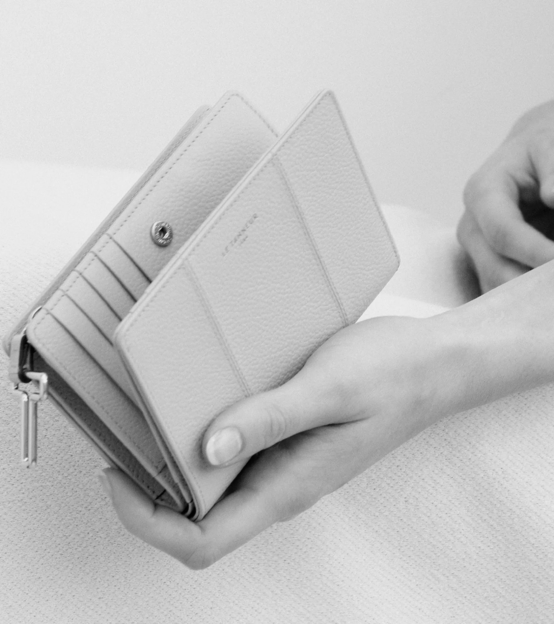 Femme Le Tanneur Portefeuille moyen modèle Juliette en cuir grainé - Brown Tan
