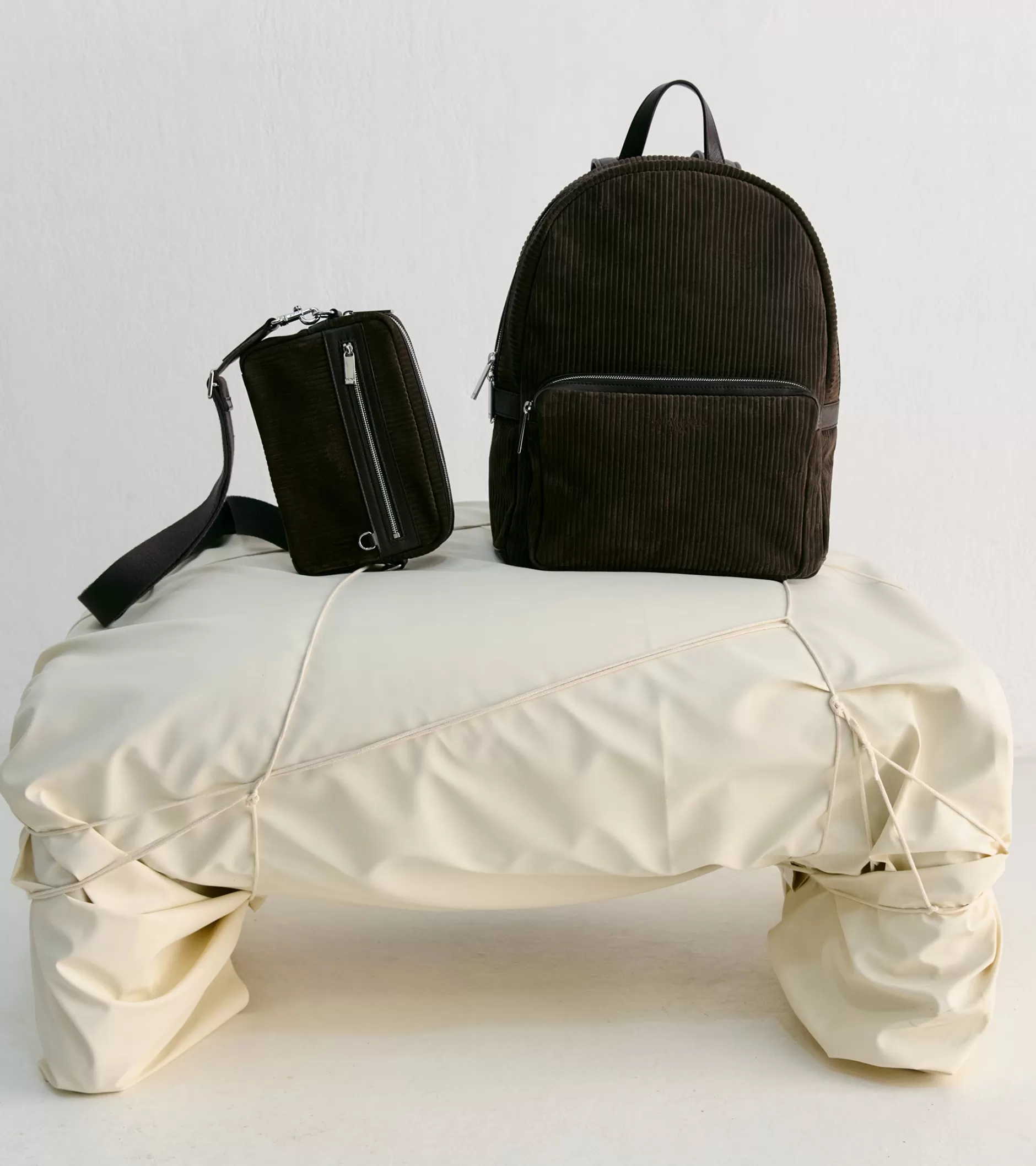 Femme Le Tanneur Sac à dos zippé Emile en cuir côtelé et lisse - CAFE 1