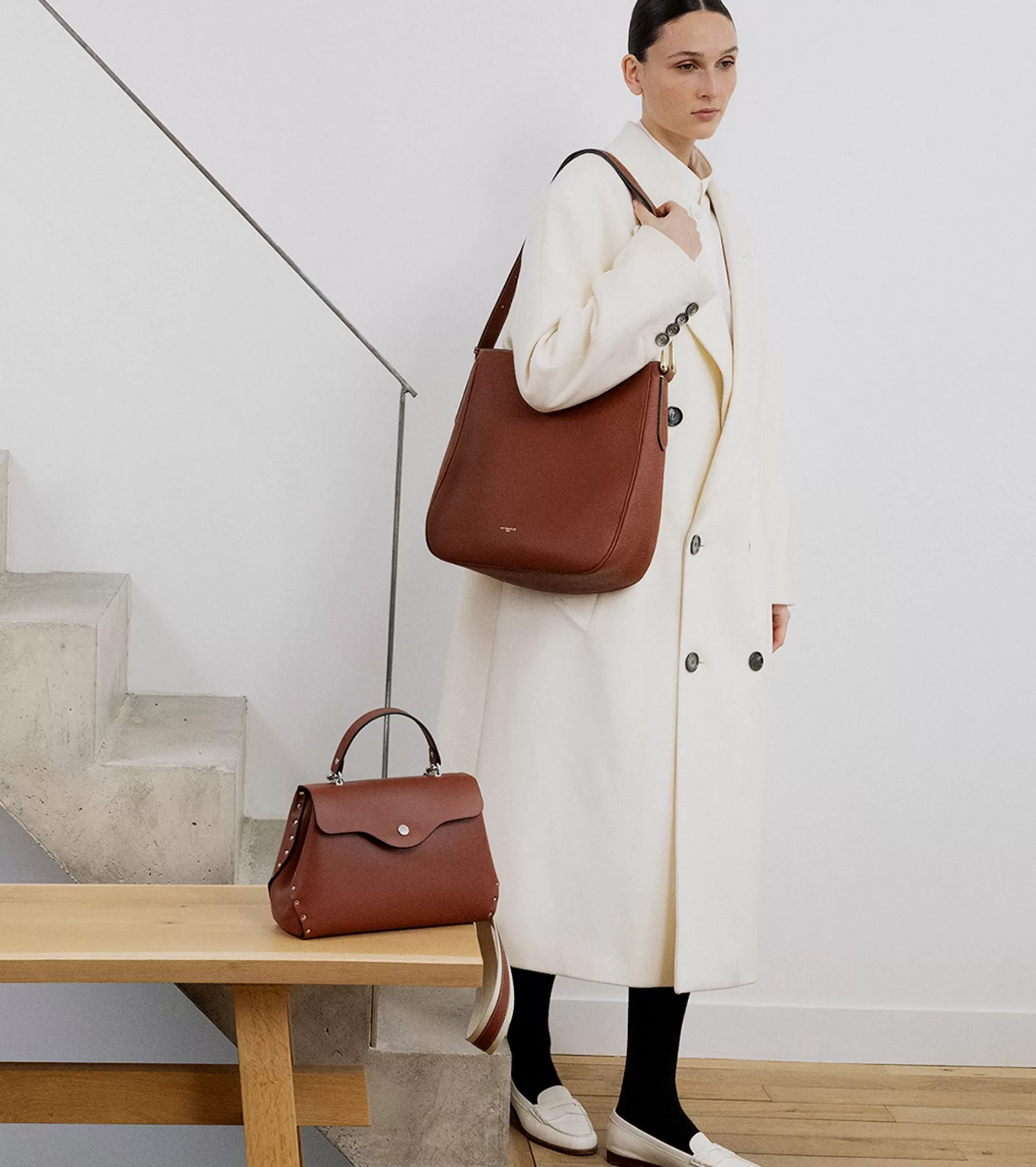 Femme Le Tanneur Sac à main moyen modèle Sans Couture en cuir lisse - Mahogany Brown