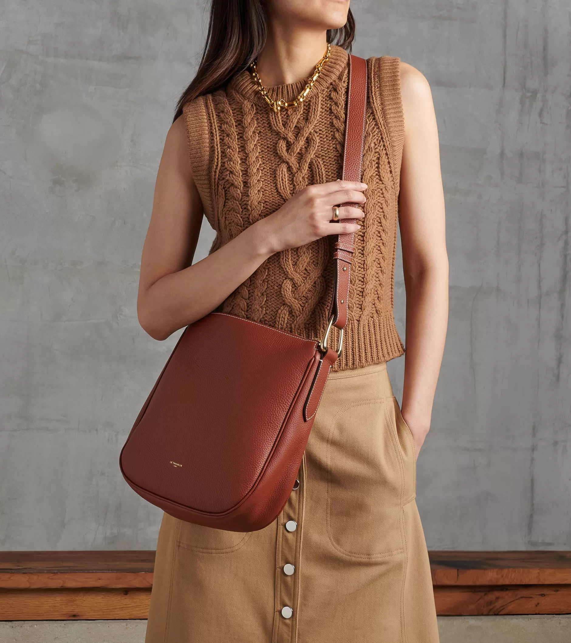 Femme Le Tanneur Sac bandoulière moyen modèle Madeleine en cuir grainé - Mahogany Brown
